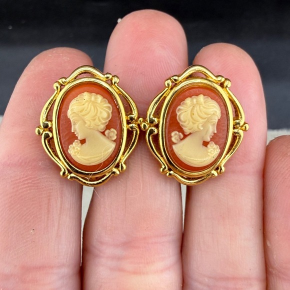 Trifari Jewelry - Vintage Trifari Cameo Clip On Earrings Gold Tone Signed